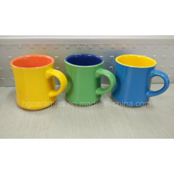 Caneca cerâmica de dois tons, caneca cerâmica da forma nova. Caneca de café